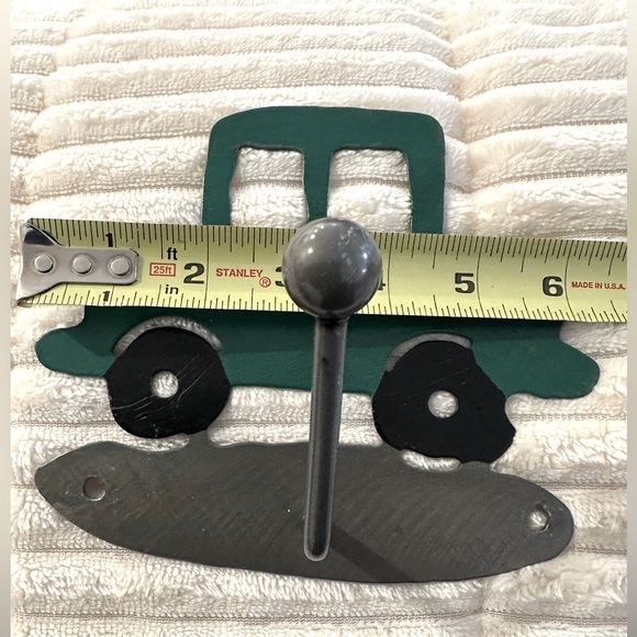 VTG Green 🚙 ✅Car w/Black Tires Metal Wall Hook - Picture 3 of 4